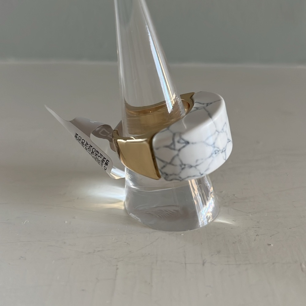 Marble Gold Tone Ring - Picture 5 of 6